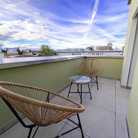 Skyline Rooftop With 2 Balconies -401-