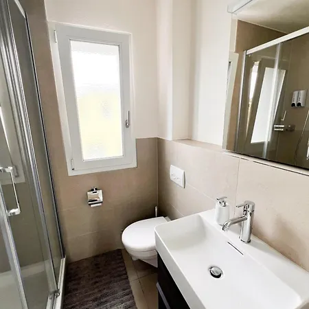 Skyline Rooftop With 2 Balconies -401-