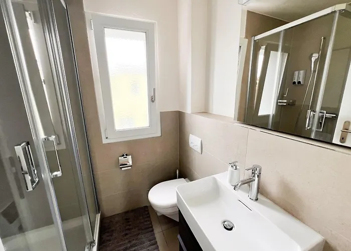 Skyline Rooftop With 2 Balconies -401-