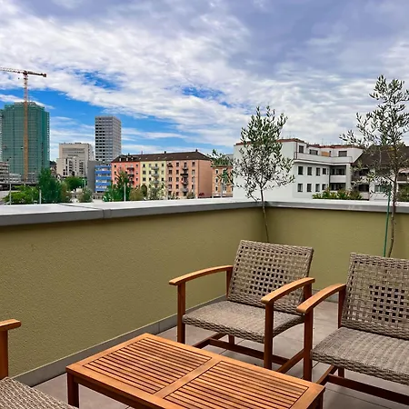 Apartment Skyline Rooftop With 2 Balconies -401-