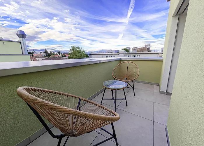 Skyline Rooftop With 2 Balconies -401-